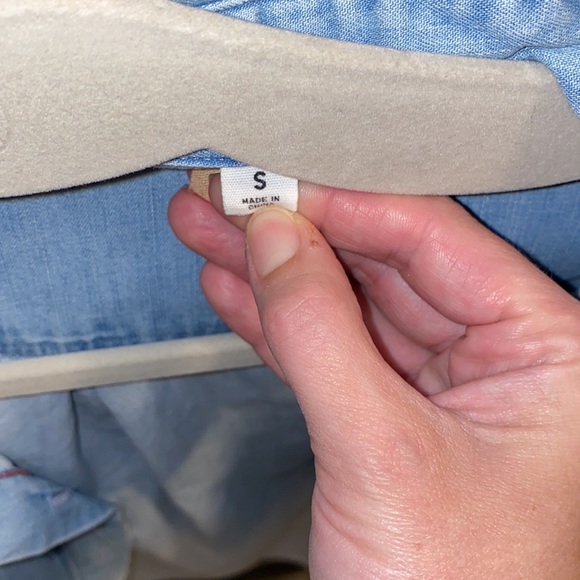 🌊UNIQLO Denim Long Sleeve - Picture 2 of 7